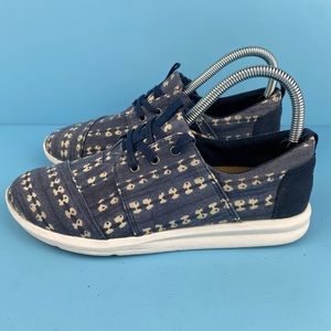 TOMs lace up Shoes.